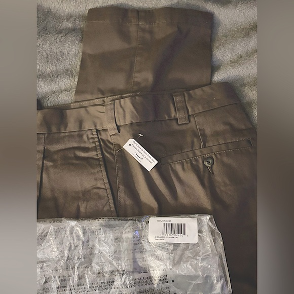 Amazon Essentials men's classic fit Chino Taupe;
46 x 28 NWT - Picture 5 of 6